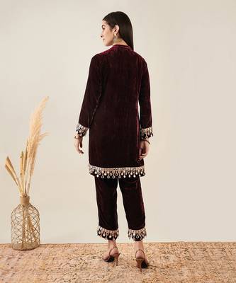 Maroon silk velvet kurta and straight pants set 4