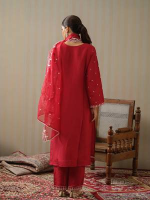 Red ethnic motifs embroidered straight kurta with trousers & dupatta 2