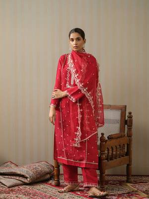 Red ethnic motifs embroidered straight kurta with trousers & dupatta 5