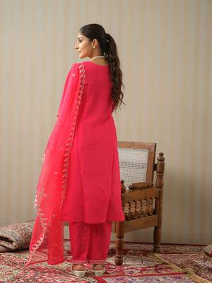 Pink floral embroidered straight kurta & trouser with dupatta 2