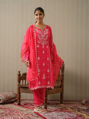 Pink floral embroidered straight kurta & trouser with dupatta 3