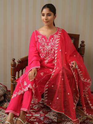 Pink floral embroidered straight kurta & trouser with dupatta 5