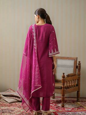 Purple ethnic motif embroidered straight kurta & trousers with dupatta 2