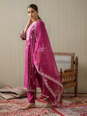 Purple ethnic motif embroidered straight kurta & trousers with dupatta 3