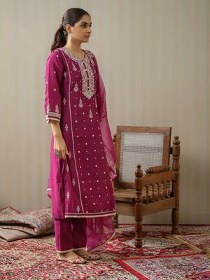 Purple ethnic motif embroidered straight kurta & trousers with dupatta 4
