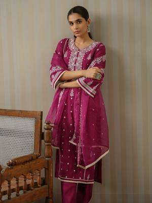 Purple ethnic motif embroidered straight kurta & trousers with dupatta 5