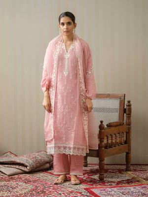 Baby-pink ethnic motifs embroidered straight kurta with trousers & dupatta 1