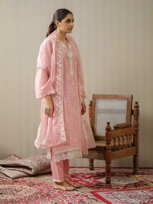 Baby-pink ethnic motifs embroidered straight kurta with trousers & dupatta 3