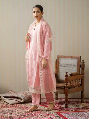 Baby-pink ethnic motifs embroidered straight kurta with trousers & dupatta 4