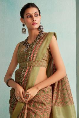 Pista Woven Border Elegant Traditional Print Casual Saree 2