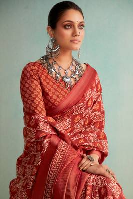 Maroon Woven Border Elegant Traditional Print Casual Saree 2