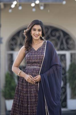 Blue colour partywear gown with dupatta for girlish party looks 2