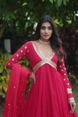 Heavy partywear pink colour gown with dupatta for glamorous girlish looks 3