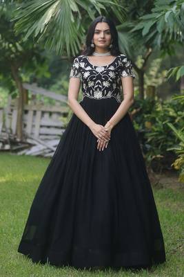 Black colour partywear gown for girlish looks 1