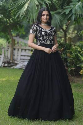 Black colour partywear gown for girlish looks 3