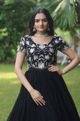 Black colour partywear gown for girlish looks 4