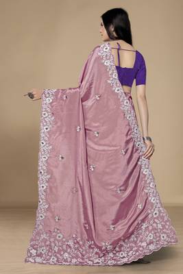 Smart And Designer Onion Chinon Silk Blend Saree For Girlish Looks 2