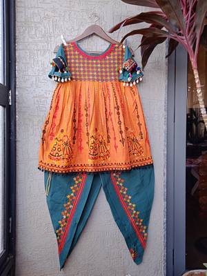 Green and Orange Cotton Thread Work Woven Kurta and Tulip Pants Set 5