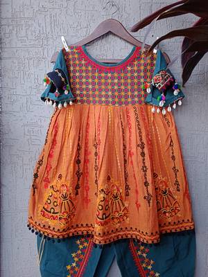Green and Orange Cotton Thread Work Woven Kurta and Tulip Pants Set 7