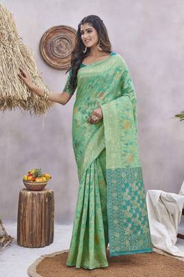 Floral Woven Design Zari Banarasi Saree 1
