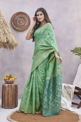 Floral Woven Design Zari Banarasi Saree 2
