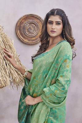 Floral Woven Design Zari Banarasi Saree 4