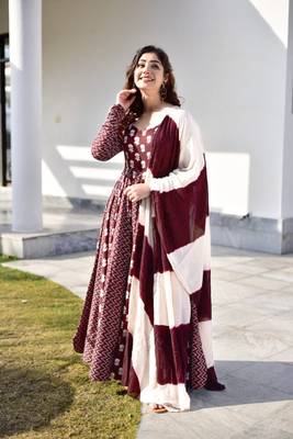 GAJGAMINI BROWN MAXI SUIT SET  3