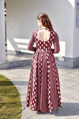 GAJGAMINI BROWN MAXI SUIT SET  5