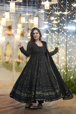  BLACK NIGHT STAR EMBROIDERED GEORGETTE SUIT SET  1