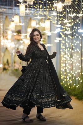  BLACK NIGHT STAR EMBROIDERED GEORGETTE SUIT SET  4
