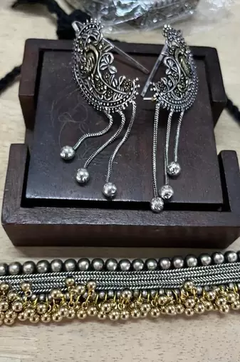 Dual Tone Choker With Karnphool