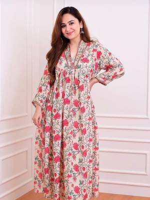 Women's Nyra cut Floral Printed Kurta Pant set 2