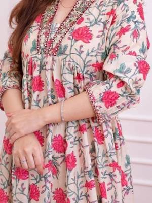 Women's Nyra cut Floral Printed Kurta Pant set 4