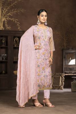 Pink colour ethnic suits for trendy party looks 3