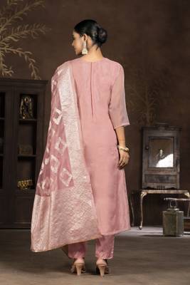 Pink colour ethnic suits for trendy party looks 2