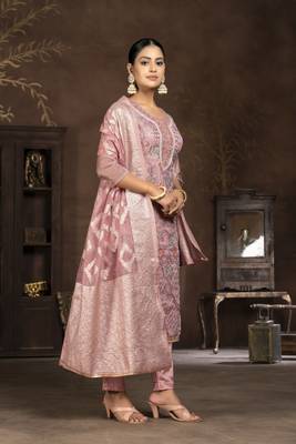 Pink colour ethnic suits for trendy party looks 3