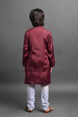 Vesham emblished kurta with pajama set for boys 3