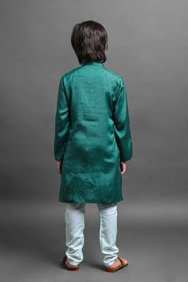 Vesham emblished kurta with pajama set for boys 3