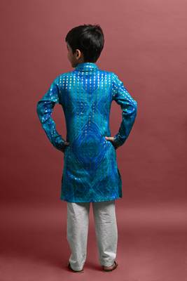 Vesham emblished kurta with pajama set for boys 3