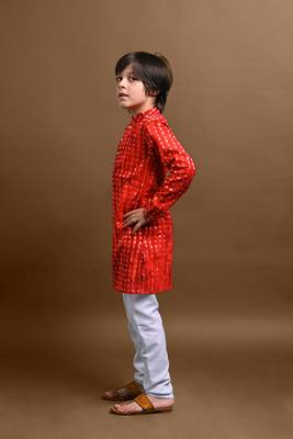 Vesham emblished kurta with pajama set for boys 2