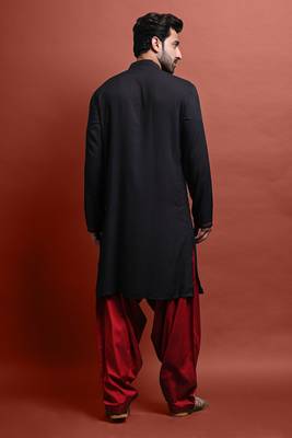 Vesham embroidered kurta with patiyala set for men 3
