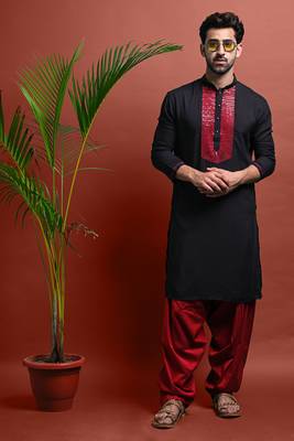 Vesham embroidered kurta with patiyala set for men 5