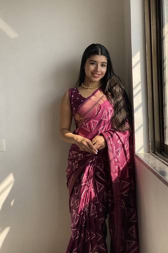 Magenta Printed Saree with Jacqaurd Border With Blouse