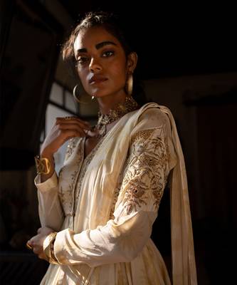 Varra Ivory Peplum Saree Set 3
