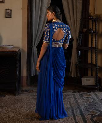 Tatva Embroidered Saree Set 2