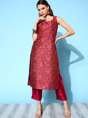 Burgundy woven design sleeveless kurta 1