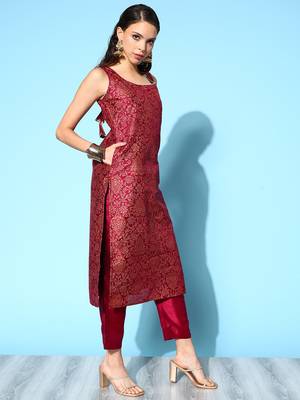 Burgundy woven design sleeveless kurta 5