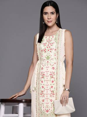 Ahalyaa
floral printed gotta patti crepe kurta 1