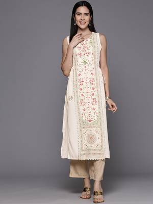 Ahalyaa
floral printed gotta patti crepe kurta 3