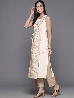 Ahalyaa
floral printed gotta patti crepe kurta 4
